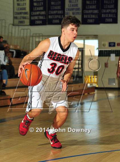 Thumbnail 1 in Shadow Hills vs. Miller (MaxPreps Holiday Classic) photogallery.