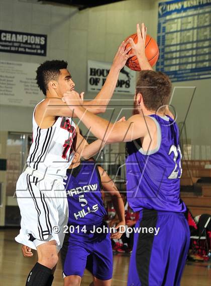 Thumbnail 3 in Shadow Hills vs. Miller (MaxPreps Holiday Classic) photogallery.