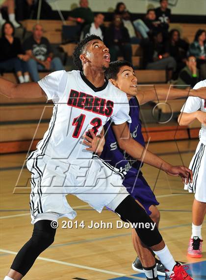 Thumbnail 2 in Shadow Hills vs. Miller (MaxPreps Holiday Classic) photogallery.