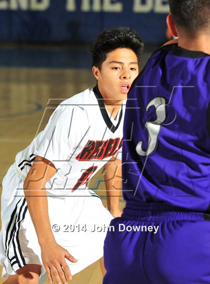 Thumbnail 2 in Shadow Hills vs. Miller (MaxPreps Holiday Classic) photogallery.