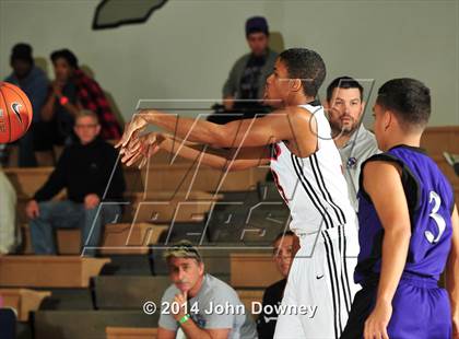 Thumbnail 1 in Shadow Hills vs. Miller (MaxPreps Holiday Classic) photogallery.