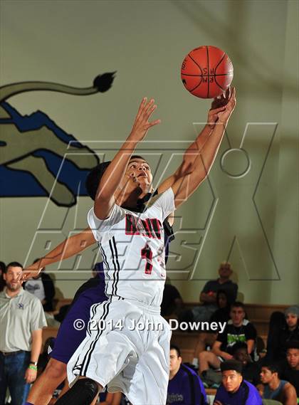 Thumbnail 2 in Shadow Hills vs. Miller (MaxPreps Holiday Classic) photogallery.