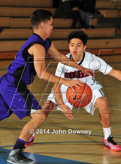Thumbnail 3 in Shadow Hills vs. Miller (MaxPreps Holiday Classic) photogallery.