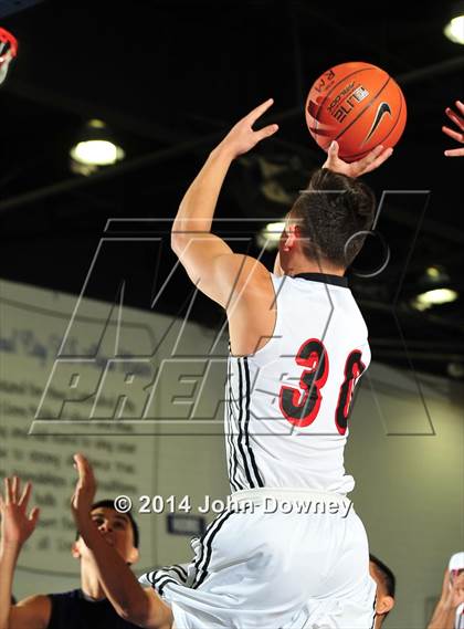 Thumbnail 2 in Shadow Hills vs. Miller (MaxPreps Holiday Classic) photogallery.
