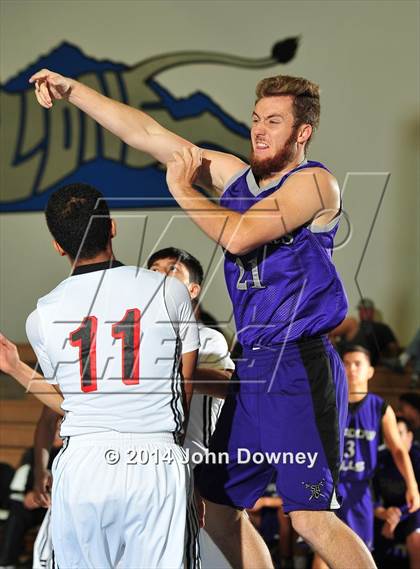 Thumbnail 1 in Shadow Hills vs. Miller (MaxPreps Holiday Classic) photogallery.