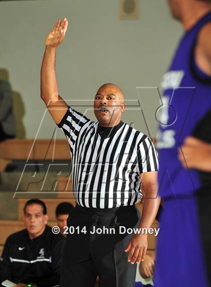 Thumbnail 1 in Shadow Hills vs. Miller (MaxPreps Holiday Classic) photogallery.