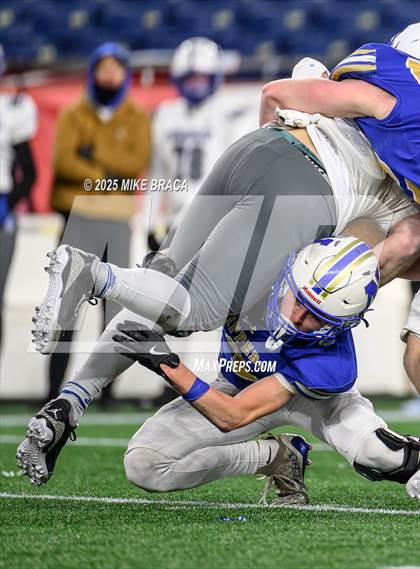 Thumbnail 3 in Fairhaven vs Norwell (MIAA Division 6 Final) photogallery.