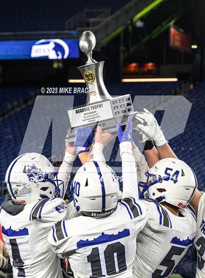 Thumbnail 2 in Fairhaven vs Norwell (MIAA Division 6 Final) photogallery.