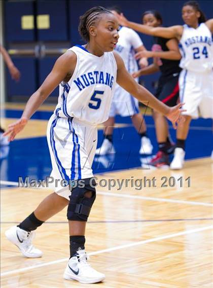 Thumbnail 3 in Jay vs. Wagner photogallery.