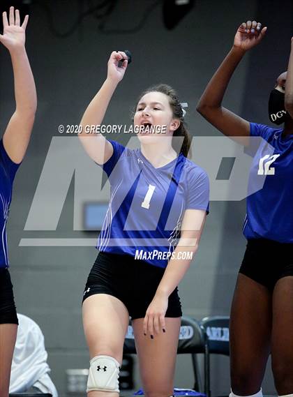 Thumbnail 1 in Guyer vs. Martin (UIL 6A Area Region I Playoff) photogallery.