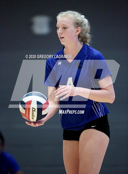 Thumbnail 2 in Guyer vs. Martin (UIL 6A Area Region I Playoff) photogallery.