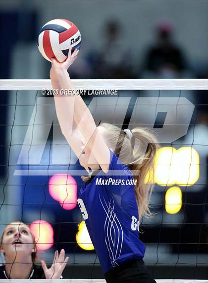 Thumbnail 2 in Guyer vs. Martin (UIL 6A Area Region I Playoff) photogallery.