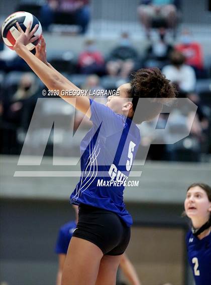 Thumbnail 1 in Guyer vs. Martin (UIL 6A Area Region I Playoff) photogallery.