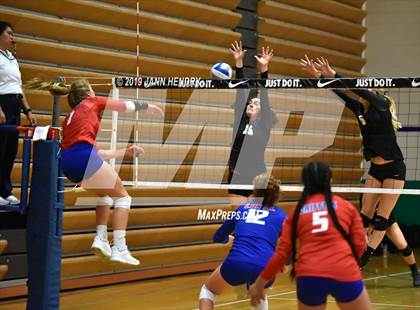 Thumbnail 1 in Archbishop Mitty vs. Los Alamitos (Durango Fall Classic) photogallery.