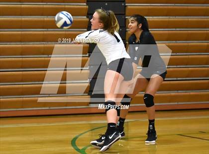 Thumbnail 3 in Archbishop Mitty vs. Los Alamitos (Durango Fall Classic) photogallery.