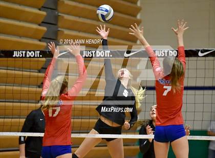 Thumbnail 2 in Archbishop Mitty vs. Los Alamitos (Durango Fall Classic) photogallery.