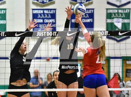 Thumbnail 2 in Archbishop Mitty vs. Los Alamitos (Durango Fall Classic) photogallery.