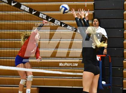 Thumbnail 1 in Archbishop Mitty vs. Los Alamitos (Durango Fall Classic) photogallery.