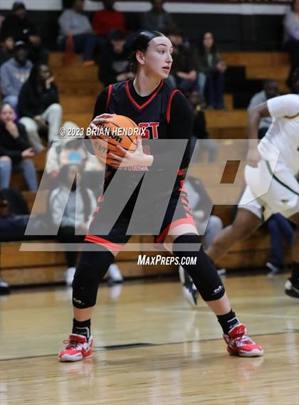 Thumbnail 3 in Independence vs. East Rutherford photogallery.