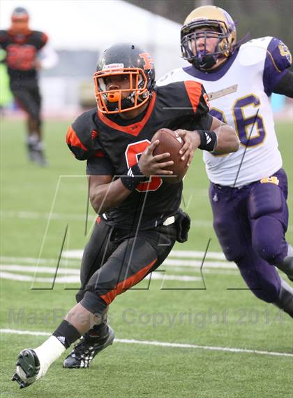 Thumbnail 2 in Union City vs. South Pittsburg (TSSAA Division I Class 1A BlueCross Bowl)  photogallery.