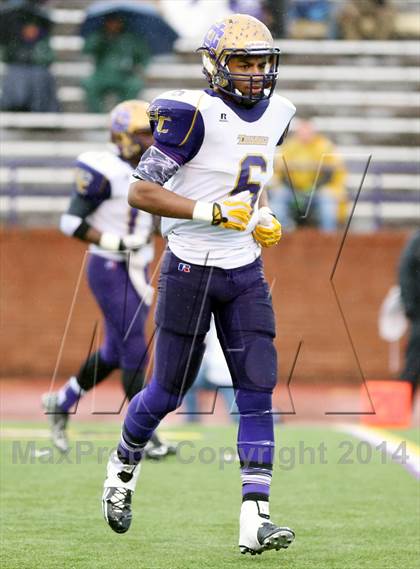 Thumbnail 1 in Union City vs. South Pittsburg (TSSAA Division I Class 1A BlueCross Bowl)  photogallery.