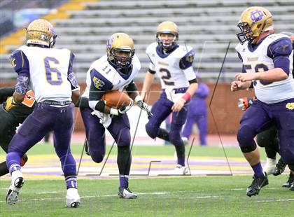 Thumbnail 1 in Union City vs. South Pittsburg (TSSAA Division I Class 1A BlueCross Bowl)  photogallery.