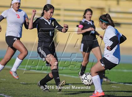 Thumbnail 1 in South Gate vs San Fernando (LA Valley Invitational) photogallery.