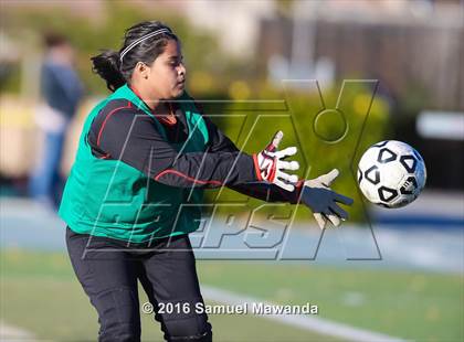 Thumbnail 3 in South Gate vs San Fernando (LA Valley Invitational) photogallery.