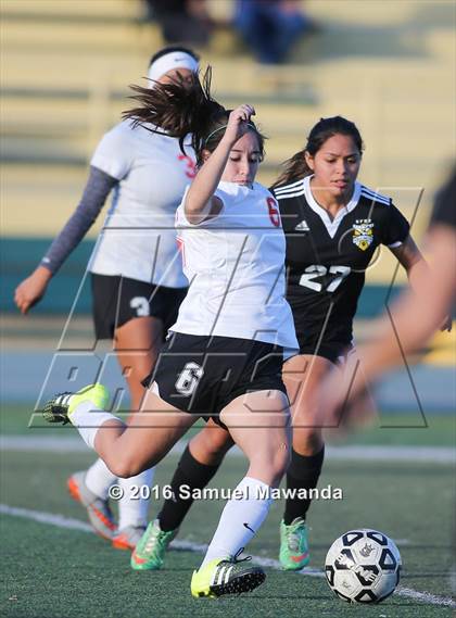 Thumbnail 3 in South Gate vs San Fernando (LA Valley Invitational) photogallery.