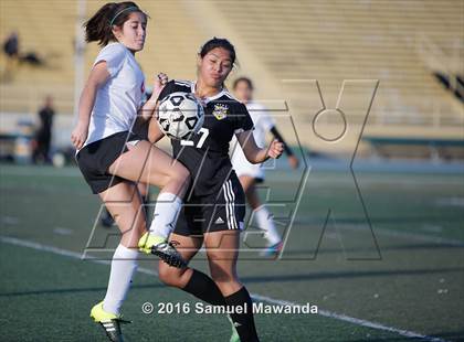 Thumbnail 2 in South Gate vs San Fernando (LA Valley Invitational) photogallery.