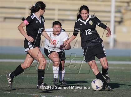 Thumbnail 1 in South Gate vs San Fernando (LA Valley Invitational) photogallery.