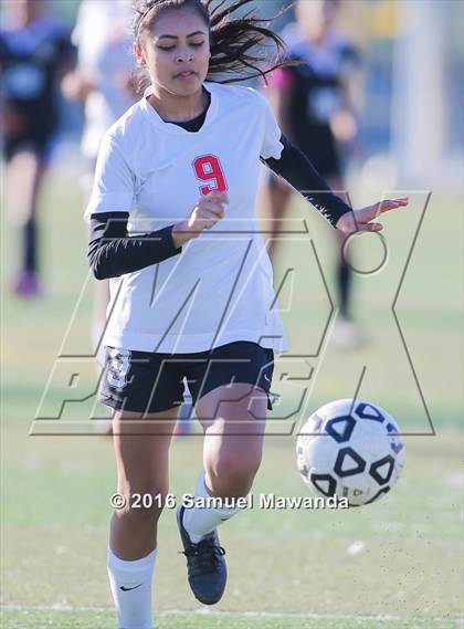 Thumbnail 2 in South Gate vs San Fernando (LA Valley Invitational) photogallery.