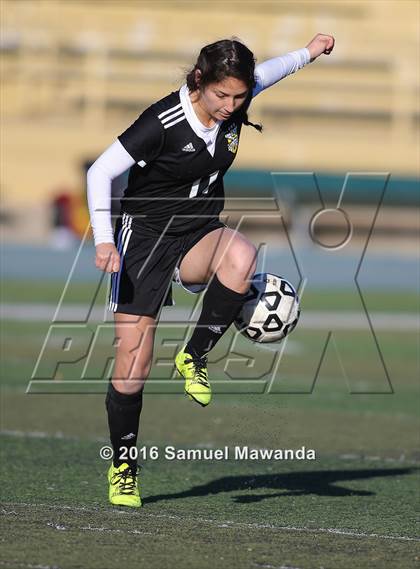 Thumbnail 2 in South Gate vs San Fernando (LA Valley Invitational) photogallery.