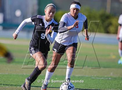 Thumbnail 2 in South Gate vs San Fernando (LA Valley Invitational) photogallery.