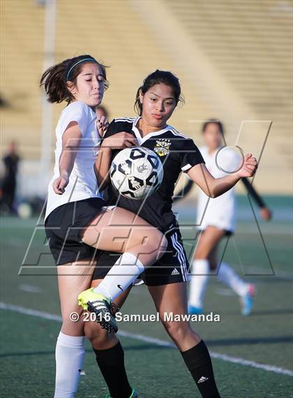 Thumbnail 3 in South Gate vs San Fernando (LA Valley Invitational) photogallery.