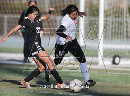 Thumbnail 1 in South Gate vs San Fernando (LA Valley Invitational) photogallery.