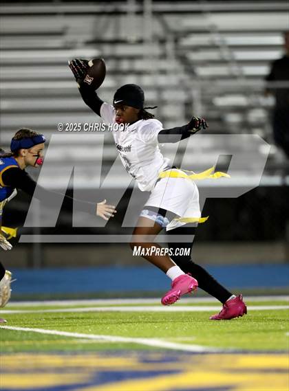Thumbnail 2 in Hamilton vs. Marana (AIA 6A Semifinals) photogallery.