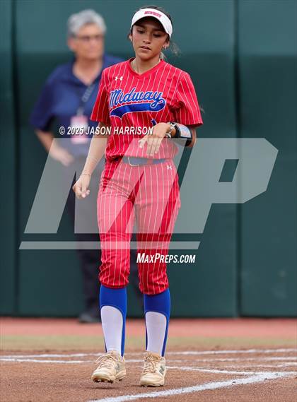 Thumbnail 2 in Midway vs. Clear Springs (UIL Softball 6A D1 Final) photogallery.