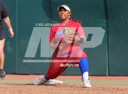 Thumbnail 2 in Midway vs. Clear Springs (UIL Softball 6A D1 Final) photogallery.