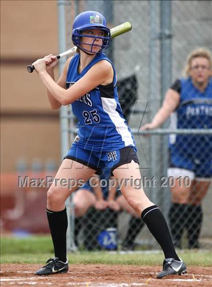 Thumbnail 3 in Hoosick Falls v. Gananda (NYSPHSAA Class C Semifinal) photogallery.