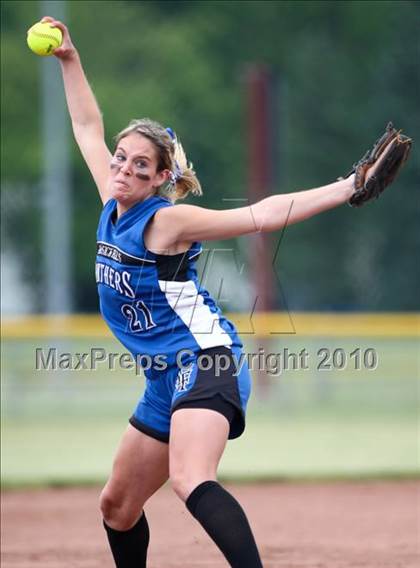 Thumbnail 2 in Hoosick Falls v. Gananda (NYSPHSAA Class C Semifinal) photogallery.