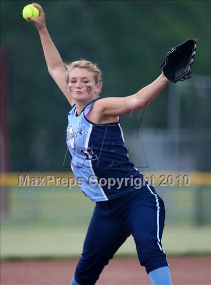 Thumbnail 1 in Hoosick Falls v. Gananda (NYSPHSAA Class C Semifinal) photogallery.