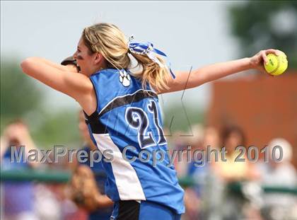 Thumbnail 3 in Hoosick Falls v. Gananda (NYSPHSAA Class C Semifinal) photogallery.