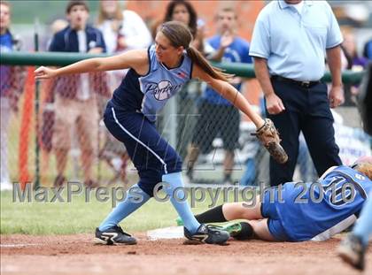 Thumbnail 2 in Hoosick Falls v. Gananda (NYSPHSAA Class C Semifinal) photogallery.