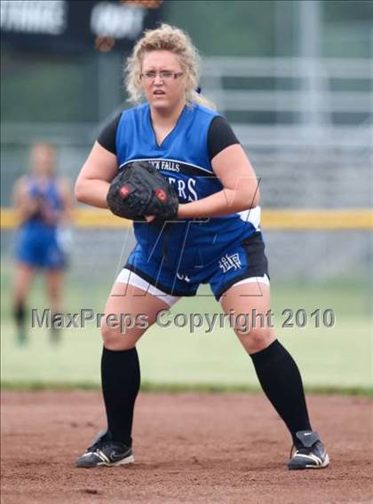 Thumbnail 2 in Hoosick Falls v. Gananda (NYSPHSAA Class C Semifinal) photogallery.
