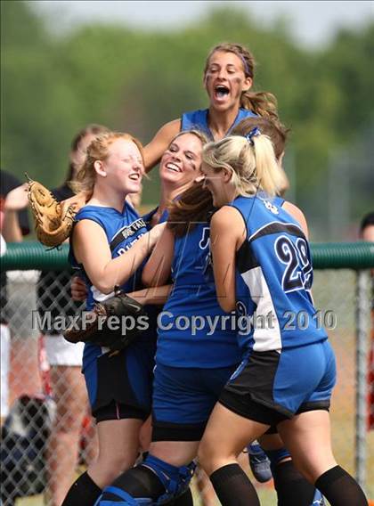Thumbnail 3 in Hoosick Falls v. Gananda (NYSPHSAA Class C Semifinal) photogallery.
