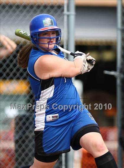 Thumbnail 2 in Hoosick Falls v. Gananda (NYSPHSAA Class C Semifinal) photogallery.