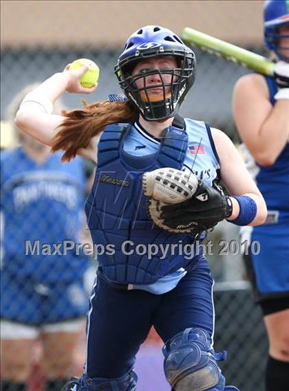 Thumbnail 2 in Hoosick Falls v. Gananda (NYSPHSAA Class C Semifinal) photogallery.