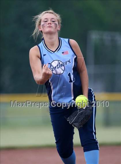 Thumbnail 2 in Hoosick Falls v. Gananda (NYSPHSAA Class C Semifinal) photogallery.