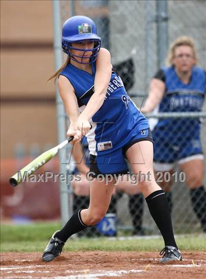 Thumbnail 1 in Hoosick Falls v. Gananda (NYSPHSAA Class C Semifinal) photogallery.